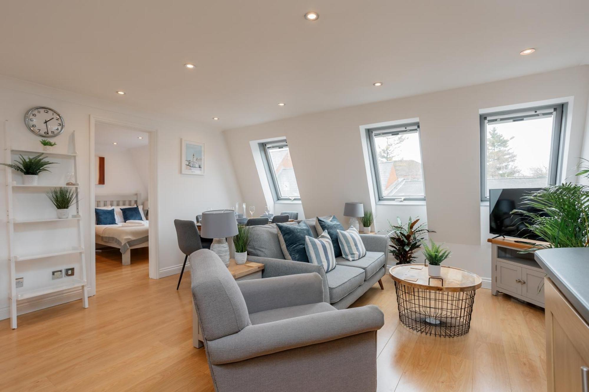 Starhost Residences - Central 3 Bed Apartment At Regents Court, Newbury نيوبري المظهر الخارجي الصورة