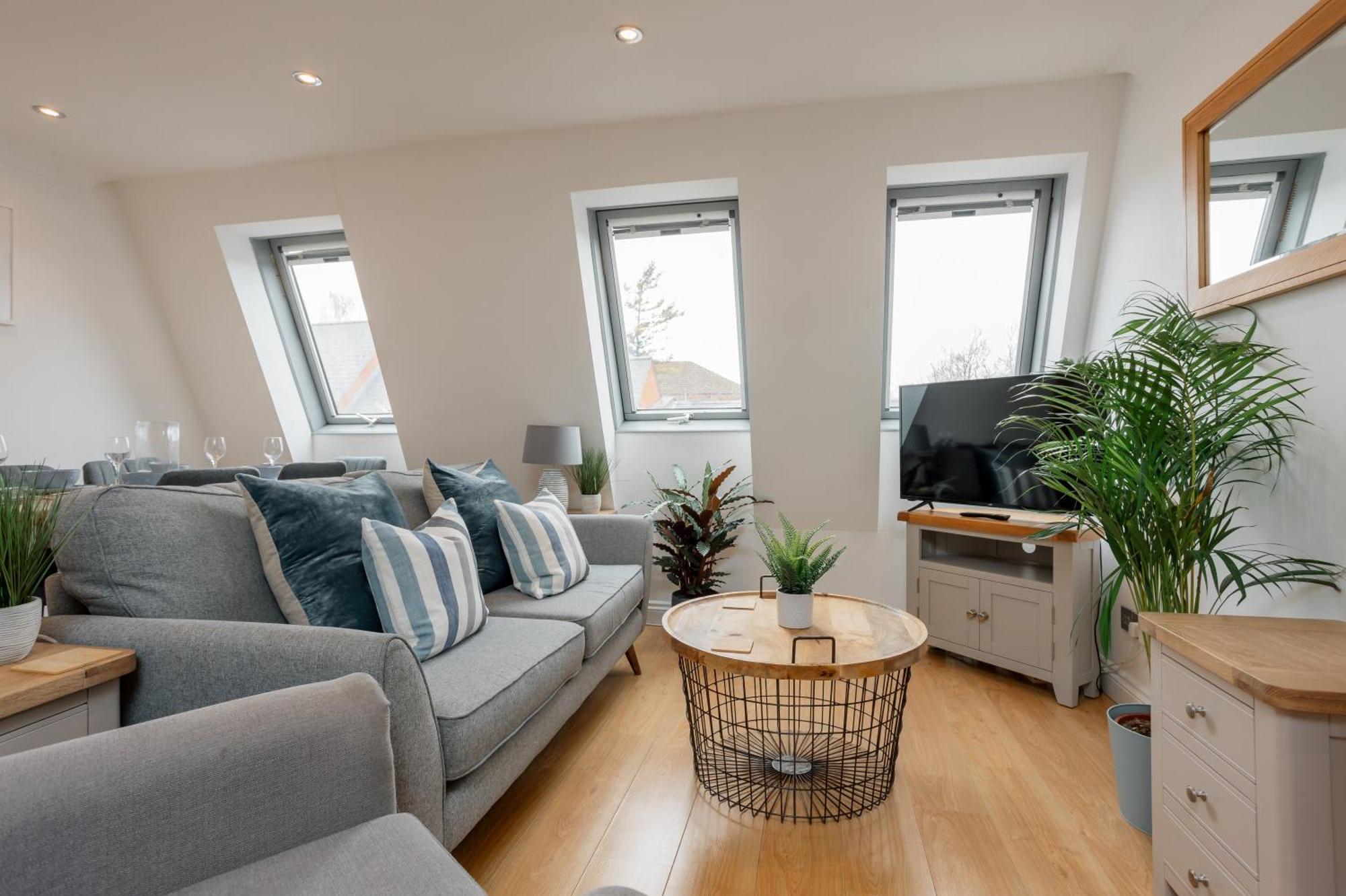 Starhost Residences - Central 3 Bed Apartment At Regents Court, Newbury نيوبري المظهر الخارجي الصورة