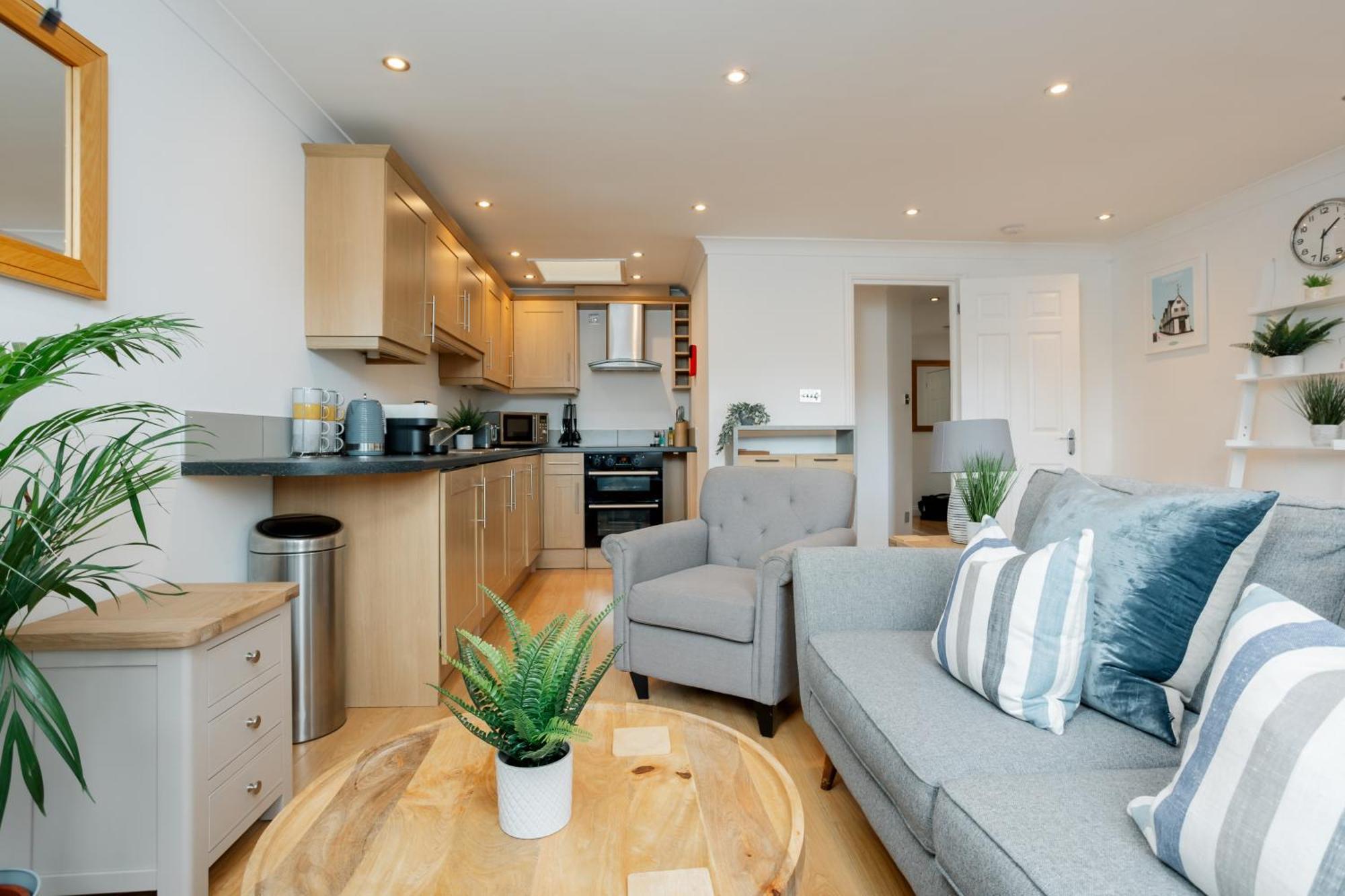 Starhost Residences - Central 3 Bed Apartment At Regents Court, Newbury نيوبري المظهر الخارجي الصورة
